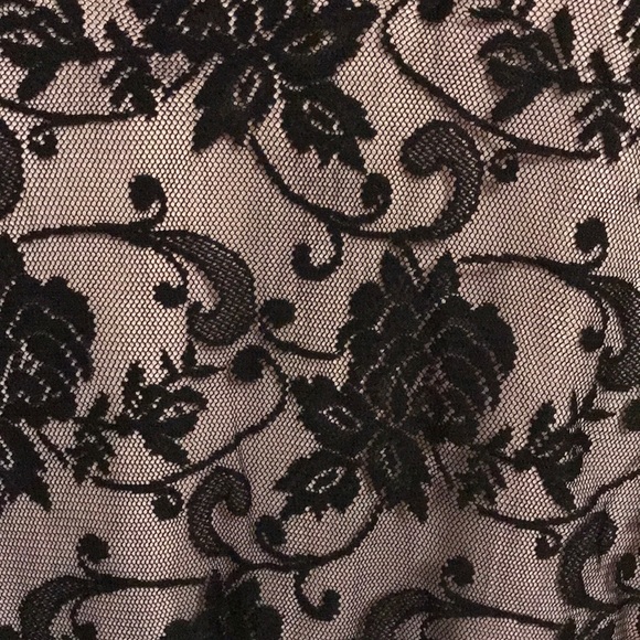 Black lace and pink strapless dress - Picture 3 of 3